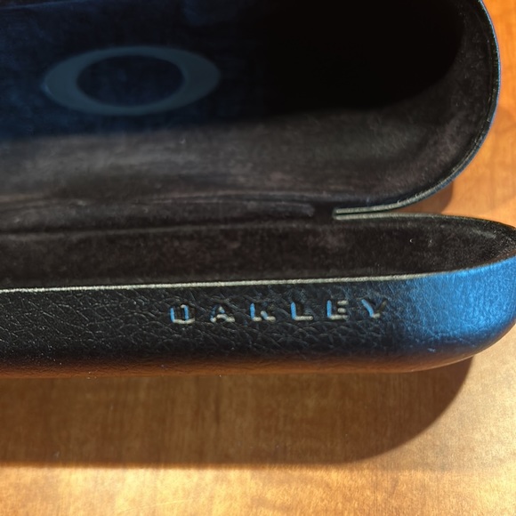 Oakley empty glasses case with cloth bag for glasses Perfect condition - Picture 2 of 6